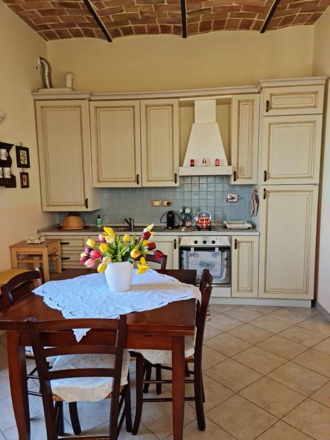 Appartamento Lago Trasimeno - Torricella Pg Buitenkant foto