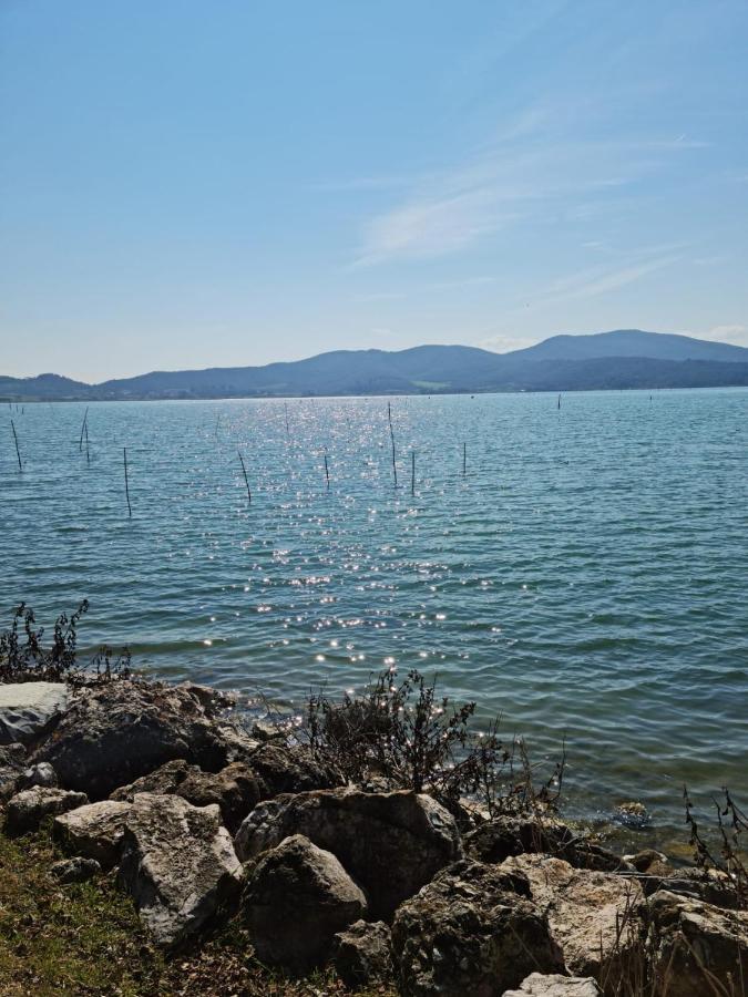 Appartamento Lago Trasimeno - Torricella Pg Buitenkant foto