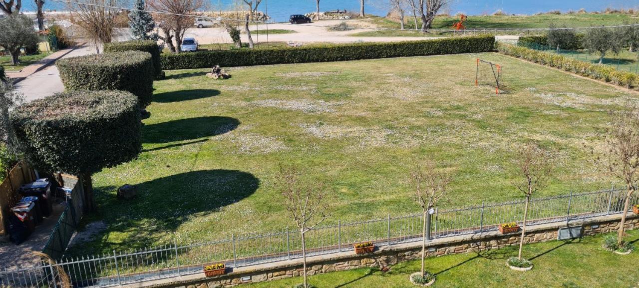 Appartamento Lago Trasimeno - Torricella Pg Buitenkant foto