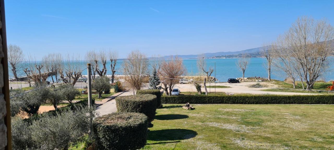 Appartamento Lago Trasimeno - Torricella Pg Buitenkant foto