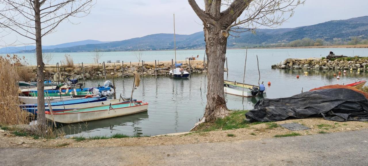 Appartamento Lago Trasimeno - Torricella Pg Buitenkant foto