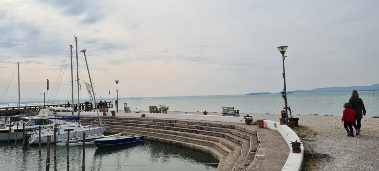 Appartamento Lago Trasimeno - Torricella Pg Buitenkant foto
